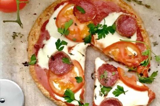 Buffalo Mozzarella & Pepperoni Pizza with a Cauliflower Crust Buffalo Mozzarella & Pepperoni Pizza with a Cauliflower Crust