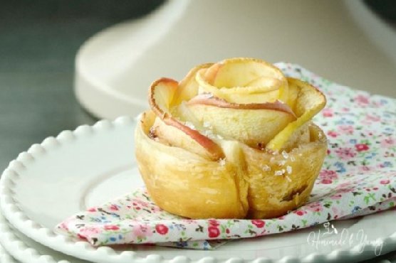 Apple Rose Puff Dessert