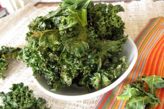 Kale Chips with Parmesan Cheese and Garlic