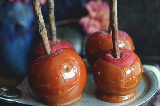 Caramel apples Caramel apples