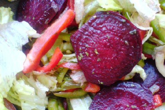 Beet Salad With Peppers and Lettuce