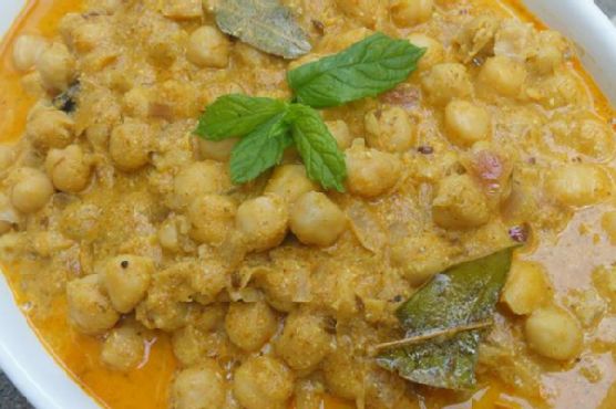 Chana Masala in Minty Yogurt sauce Chana Masala in Minty Yogurt sauce