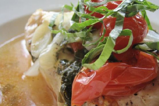 Chicken En Papillote With Basil and Cherry Tomatoes Chicken En Papillote With Basil and Cherry Tomatoes