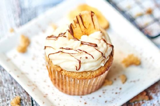 Chocolate Hazelnut Banana Cupcakes with Marshmallow Frosting Chocolate Hazelnut Banana Cupcakes with Marshmallow Frosting