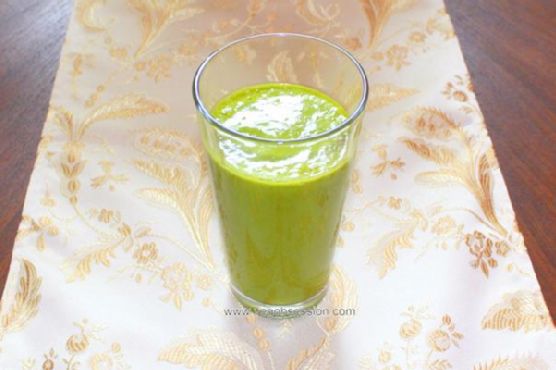 Delicious RAW Macadamia Zucchini GREEN Smoothie Delicious RAW Macadamia Zucchini GREEN Smoothie