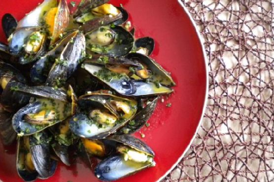 Garlicky Mussels With Curry Cream Garlicky Mussels With Curry Cream