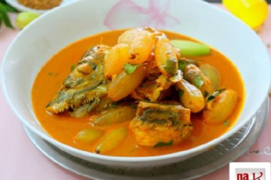 Kari Kepala Ikan Bersama Belimbing Buluh (Fish Head Curry)