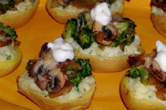 Knock Your Socks Off Stuffed Potatoes With Broccoli and Mushrooms Knock Your Socks Off Stuffed Potatoes With Broccoli and Mushrooms