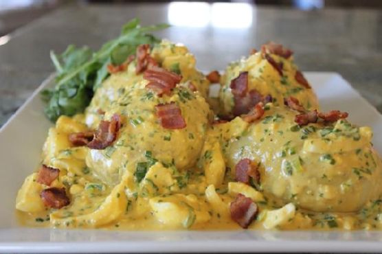 Potatoes Smothered with Egg Sauce (Cariucho)