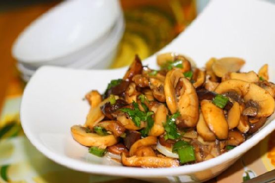 Stir Fry Mushrooms In Butter, Garlic And White Wine Stir Fry Mushrooms In Butter, Garlic And White Wine