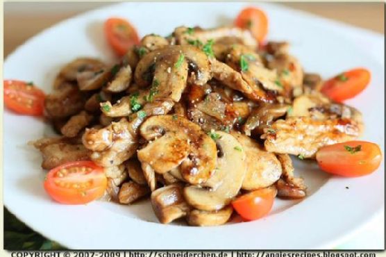 Stir-Fried Shredded Chicken and Mushrooms With Balsamic Stir-Fried Shredded Chicken and Mushrooms With Balsamic