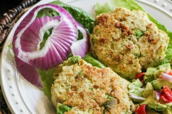 Chicken Avocado Burger (Whole 30, PALEO, & Simple Fit Forty) Chicken Avocado Burger (Whole 30, PALEO, & Simple Fit Forty)