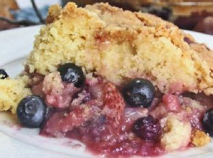 Warm Mixed Berry Crumb Cake